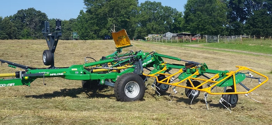 PROLINE 610 20ft. Center delivery rotary rake